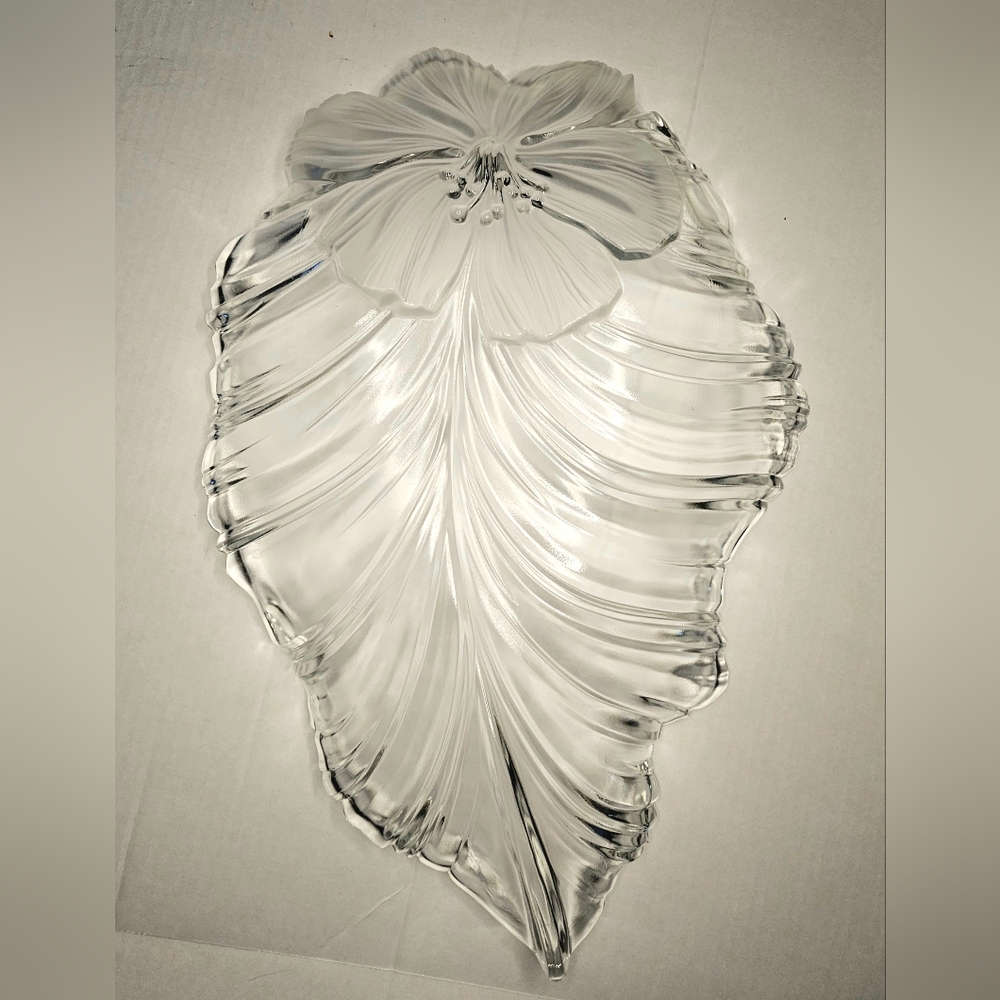 [Mikasa] VintageGlass Serving Platter Leaf Shaped With Frost Hibiscus